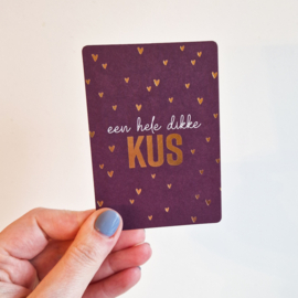 Kaartje | Een hele dikke kus | Paars