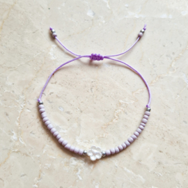Armbandje met bloemetje