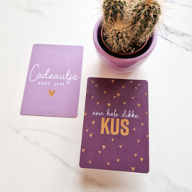 Kaartje | Een hele dikke kus | Paars