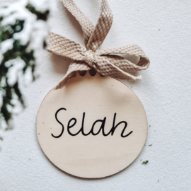 Houten kerstbal hanger met naam