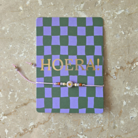 Minikaartje 'Hoera' & armbandje naar keuze