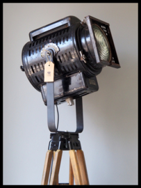 VERKOCHT! Industriële statief lamp! Grote stoere theaterlamp 1959 uit Oekraïne CCCP!