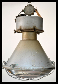 Industriële lamp , grote fabriekslamp met bolglas en gaas. (4 beschikbaar)