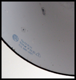 VERKOCHT! Industriële emaille lamp, DDR 48 . Groot klassiek model