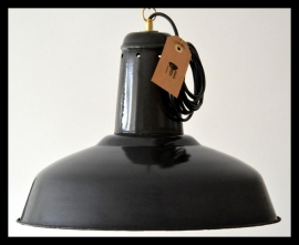 Franse antraciet / zwart industriële emaille hanglamp. Klassiek model