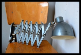 Fraaie Bauhaus schaarlamp grijsgroen, supermooi! VERKOCHT!