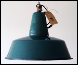 VERKOCHT! Petrolgroen emaille industrielamp middelgroot ,stoere lamp!