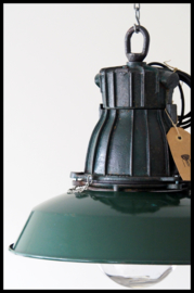 VERKOCHT! Industriële lamp, groen emaille, SAMMODE bullylamp. Zeer zeldzaam model!