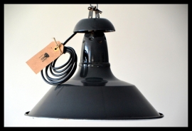Antraciet industriële emaille hanglamp, bijzonder model, mooi! VERKOCHT!
