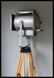 VERKOCHT! Industriële statief lamp! Grote stoere theaterlamp uit Oekraïne CCCP!