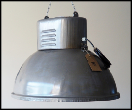 Industriële lamp, grote ovale fabriekslamp. zeer mooie lamp! (meerdere beschikbaar)
