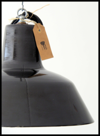 VERKOCHT! Zwart industriële emaille hanglamp. Klassiek model 