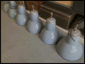 Zeldzame middelgrote grijze Philips lamp uit 1938, uit oude ijzergieterij De Holland, meerdere beschikbaar