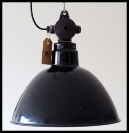 Industriële emaille lamp, DDR 42 . Middelgroot klassiek model