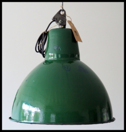 Grote stoere groen emaille industriële lamp. zeldzaam model (nog 1 beschikbaar)