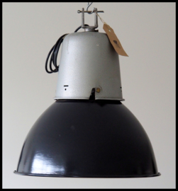 Zwart / antraciet industriële Philips lamp Frankrijk (nog 1 beschikbaar!)