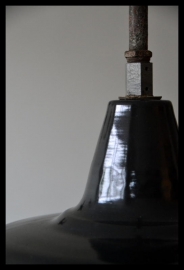 Industriële emaille lamp, Italie