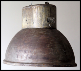 VERKOCHT! industriële lamp, grote ovale fabriekslamp. zeer stoere lamp!