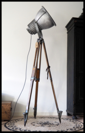 VERKOCHT! Stoere industriële Philips statief lamp! Zeer zeldzaam model!