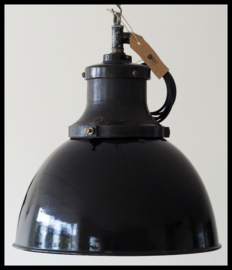 VERKOCHT! Extreem zeldzame industriële lamp " Industria Rotterdam" , collectors item! (2 beschikbaar)