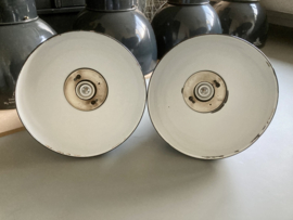 Zeldzame middelgrote grijze Philips lamp uit 1938, uit oude ijzergieterij De Holland, meerdere beschikbaar