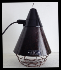 VERKOCHT! Bakelieten (kooi) lamp uit DDR, zeldzaam bijzonder model  " arnstadt " met kooi ( 2 beschikbaar)