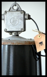 VERKOCHT! Fabriekslamp, groot zwart!