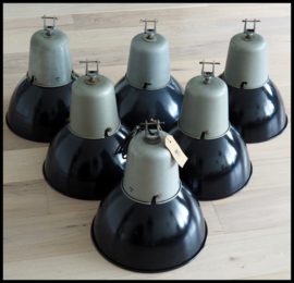 Zwart / antraciet industriële Philips lamp Frankrijk (nog 1 beschikbaar!)