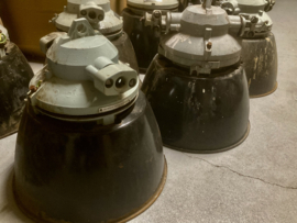 Stoere industriële bully lamp met zwart emaille kap, meerdere beschikbaar