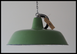 Mooie grote industriële lamp in mooie groene kleur ( meerdere beschikbaar)