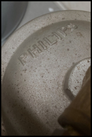 Zeldzame middelgrote grijze Philips lamp uit 1938, uit oude ijzergieterij De Holland, meerdere beschikbaar