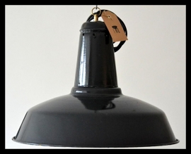 Franse antraciet industriële emaille hanglamp. Klassiek groot model. (meerdere beschikbaar)