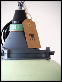 VERKOCHT! Groene industriële emaille hanglampen CCCP model 3, zeer mooie kleur.