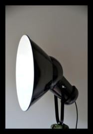 Statief lamp met zwart emaille asymetrische kap.  nieuwe voorraad! (meerdere beschikbaar)