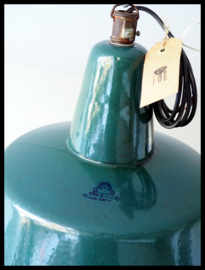 VERKOCHT! Petrolgroen emaille industrielamp middelgroot ,stoere lamp!