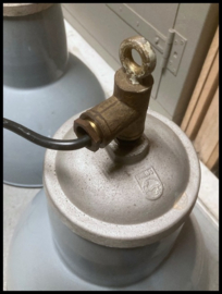 Zeldzame middelgrote grijze Philips lamp uit 1938, uit oude ijzergieterij De Holland, meerdere beschikbaar