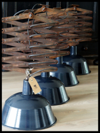 VERKOCHT! Middelgrote industriële schaarlamp, exclusief model!