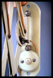 Fraaie Bauhaus schaarlamp crème,VERKOCHT!