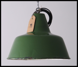 Mooie kleur machinegroen emaille industrielamp, stoere lamp!