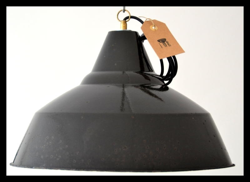 VERKOCHT! industriële emaille lamp, zwart ( 2st beschikbaar)