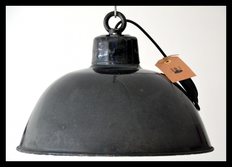 Industriële emaille lamp, DDR 38 VERKOCHT!