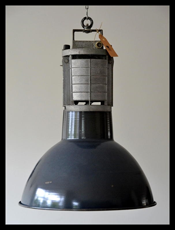 Stoere emaille Mazda lamp M2 , collectors item! (nog 1 beschikbaar)