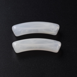 Acryl gebogen buiskraal / tube bead klein, rookwit