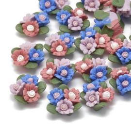 Porceleinen cabochon 3 bloemetjes blauw, roze, steenrood
