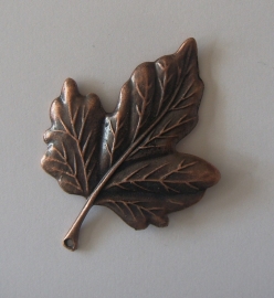 Metalen hanger blad rood koperkleur