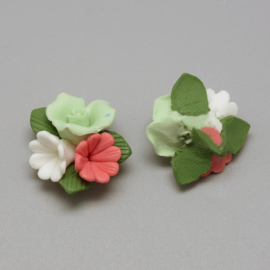Porceleinen bloemkraal groen-wit-roodroze