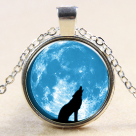 Ketting wolf met blauwe maan