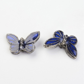 Metalen vlinder kraal met blauw enamel