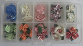 Porceleinen bloemkralen in opbergbox, 20 stuks