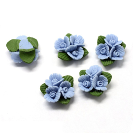 Porceleinen cabochon 3 bloemetjes blauw